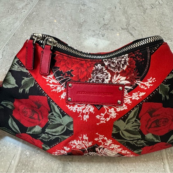 Alexander McQueen Red and Black Floral Bag - Picture 5 of 7